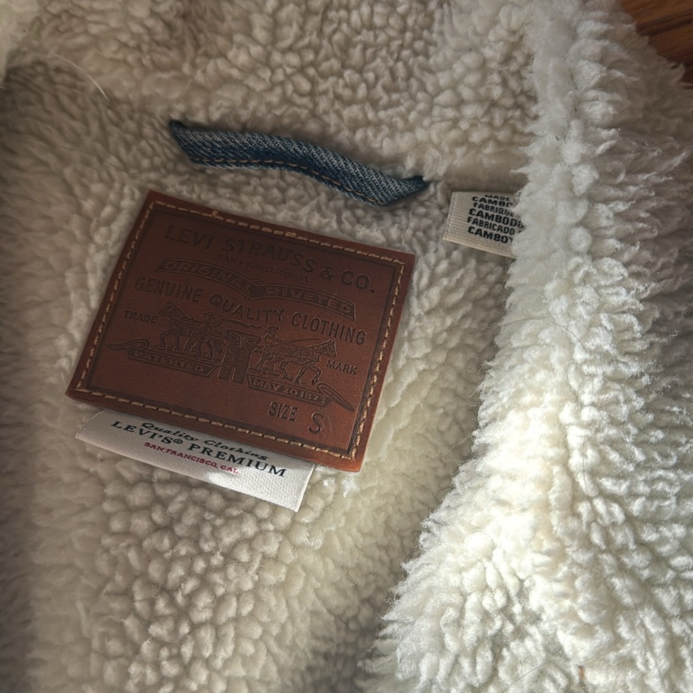 Levi's Sherpa Jacket - Picture 2 of 2